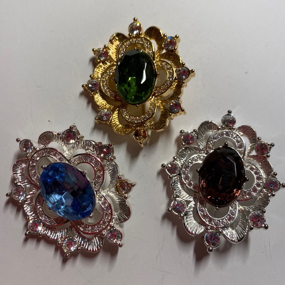 Set of three pins - Picture 1 of 1